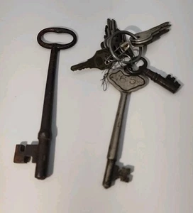 Konvolut alter antiker Schlüssel u.a. 2 große Skelettschlüssel - Bild 1 von 15