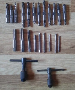 Vintage T-Halter Gewindebohrer Schraubenschlüssel & Bit Set 2 Handschlüssel & 21 Bits - Bild 1 von 13