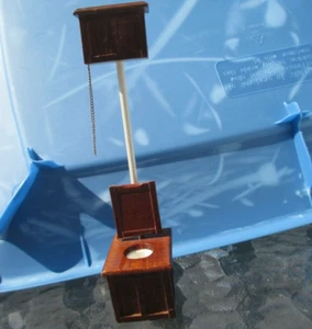 Miniatur Viktorianische Toilette mit Zug Vintage Bespaq Puppenhaus Badezimmer - Bild 1 von 19