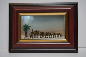 VINTAGE HANDMADE 7" X 5" U. A. E. SAND FROM 7 EMIRATES CAMELS FRAMED SOUVENIR - Picture 1 of 8