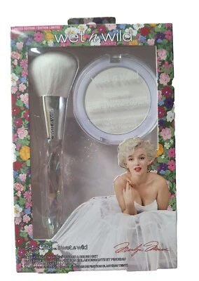  Wet N Wild Marilyn Monroe Clarifying Finishing powder & Brush set Limited  - Image 1 of 4