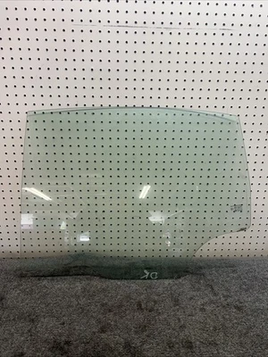 Vidrio de ventana de puerta trasera izquierda lado conductor Pontiac G8 2008-2009 Foto 1 de 4