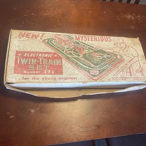 VINTAGE WOODHAVEN METAL STAMPING Co Electronic Twin Train Set Tin LITHO Rare - Picture 1 of 12