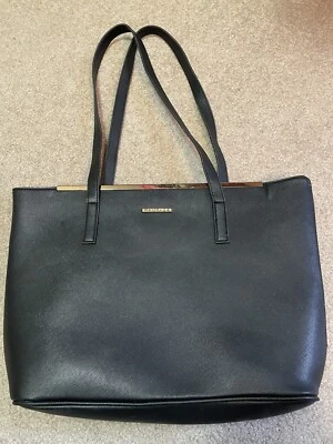 Bolso de Mano Rampage Negro Bolso de Hombro Cuero Sintético con Llavero Puffball Foto 1 de 4