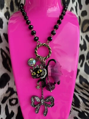Colar longo Betsey Johnson vintage floresta encantada gato preto rosa aranha tutu - Imagem 1 de 4