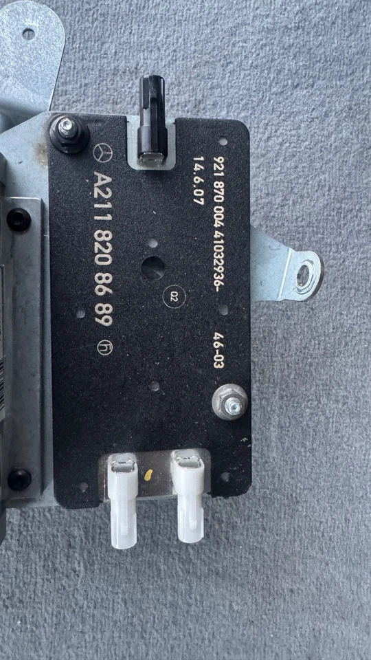 03-11 Mercedes W209 CLK55 CLK550 CLS550 Antenna Amplifier Booster 2118208689 - Image 1 of 1