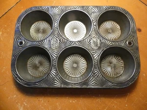 Antique Primitive EKCO Ovenex Muffin Pan 6 Cup Ornate Stamped Tin Bakeware USA - Picture 1 of 8