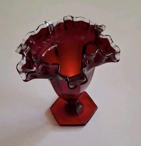 Vintage Fenton Glas Rubin Silber Wappen 6" Vase #835 J Wilfred 1940 rot getäfelt - Bild 1 von 5