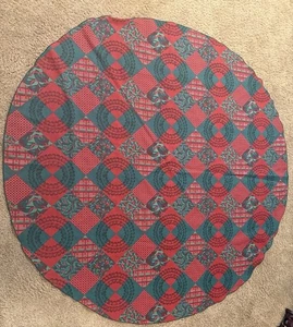 Christmas Table Cloth 70” Round - Picture 1 of 17