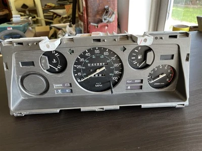 Cuadro de instrumentos Nissan 720 1983-1986 tacómetro 4x4 medidores 20 k millas Foto 1 de 4