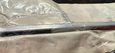 Nuevo de Lote Antiguo 1971 y 1972 Plymouth Satelital Cromo Parrilla Emblema Insignia Original OEM Mopar Foto 1 de 4