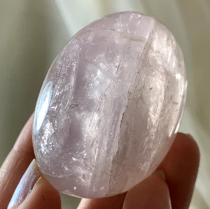 GORGEOUS RARE COLOR VINTAGE MAUVE ROSE QUARTZ PYRITE INCLUSION CRYSTAL PALMSTONE - Picture 1 of 7