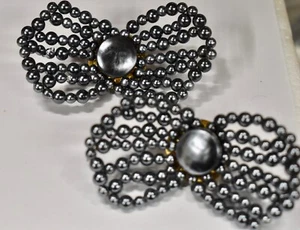 VINTAGE GUN METAL GREY PLASTIC PEARL SHOE CLIPS * BOW * HONG KONG DEAD STOCK - Picture 1 of 2