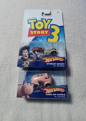Juego de 2 Disney Pixar Toy Story Hot Wheels Wheelin Woody & Hamm On Wheels 2009 Foto 1 de 4
