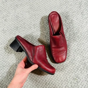 Zueco de colección años Y2k/90 rojo cereza cuero punta redonda tacón de gatito mary jane mula slip - Imagen 1 de 6
