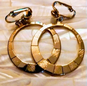 Vintage Beautiful 10k Gold Hoop Clip On Earrings. - Picture 1 of 7