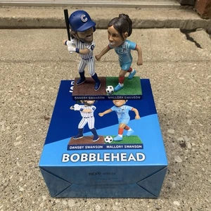 Dansby & Mallory Swanson Bobblehead Chicago Cubs 8/17/25 SGA New In Box - Picture 1 of 2