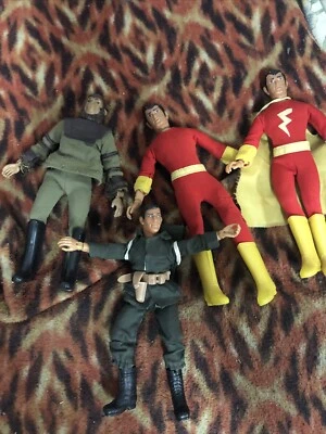 Lote de bonecos Mego Capitã Marvel tipo 2 Cape Cornelius Soldier 1971 - Imagem 1 de 4