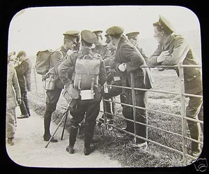 Glass Magic Lantern Slide CANADIANS CHATTING TO KITCHENERS ARMY WW1 SOLDIERS - Picture 1 of 2
