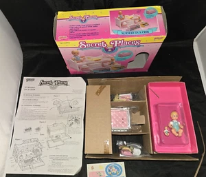 New In the Box GALOOB SECRET PLACES NURSERY IN A CRIB #3502 ~ 1990 ~ NEW - Picture 1 of 14