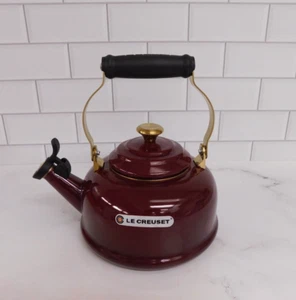 Le Creuset 1.7 Quart Whistling Kettle with Gold Knob and Brackets, Rhone - New - Picture 1 of 7