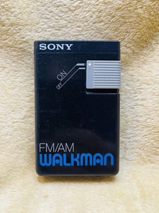 Radio Portátil Walkman Sony FM/AM Modelo SRF-21W De Colección Probada ¡Funciona Muy bien! - Imagen 1 de 6