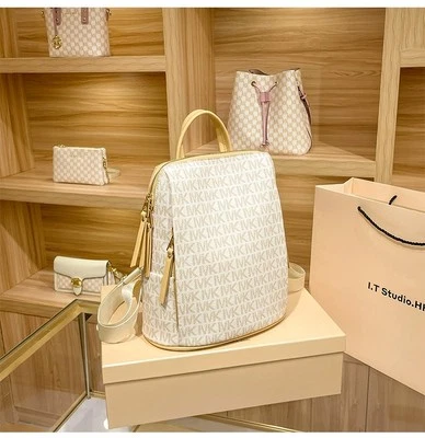 真皮女式时尚夏季旅行背包 | 时尚耐用 — 第 1/4 张图片