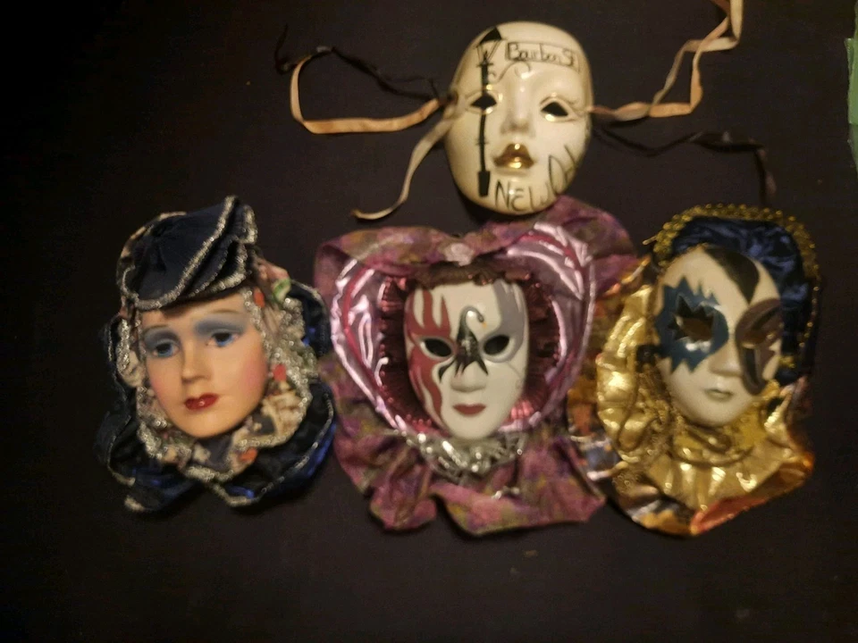Lote De 4 Máscaras De Colección Pintadas A Mano Porcelana Mardi Gras Decoración Colgante De Pared Foto 1 de 4