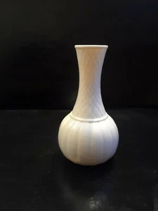 BELLEEK Irish Porcelain KILKENNY BUD VASE Lattice and Melon Mark Green 6th Mark - Picture 1 of 6