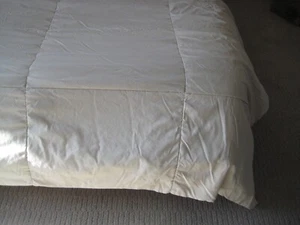 VINTAGE IKEA BEIGE QUILT/ BED COVER KING SIZE 94 x 80"s - Picture 1 of 8