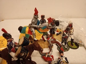 LOT OF A SELECTION OF METAL AND LEAD SOLDIERS - Picture 1 of 4