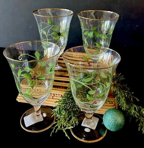 4 Weihnachten Wein Getränk Gläser handbemalt Stechpalme Goldrand Fuß NEU kostenloser Versand - Bild 1 von 5
