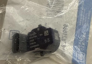 GM 2019-2025 87821666 PARK SENSOR REAR NEW OEM - Picture 1 of 3
