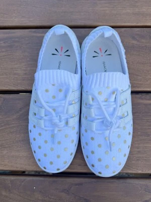 ISAAC MIZRAHI Live! Zapatilla deportiva tejida con cordones a lunares $80 - blanca/dorada - talla 6,5 M Foto 1 de 4