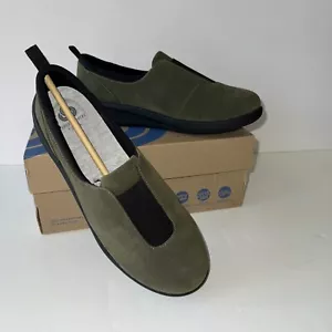 Clarks Cloudsteppers Sillian 2.0 Walk Donna 10 Larghi Cachi Verde Slip on Nuovo con scatola - Foto 1 di 7