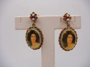 VINTAGE LADY PORTRAIT OVAL DANGLE CLIP ON EARRINGS FAUX PEARL CORAL CLIP ON - Bild 1 von 13