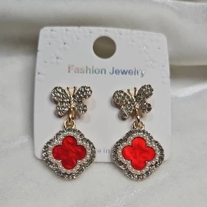 Orecchini donna farfalla quadrifoglio rosso strass nuovi con etichetta piccole perle bigiotteria moda - Foto 1 di 5