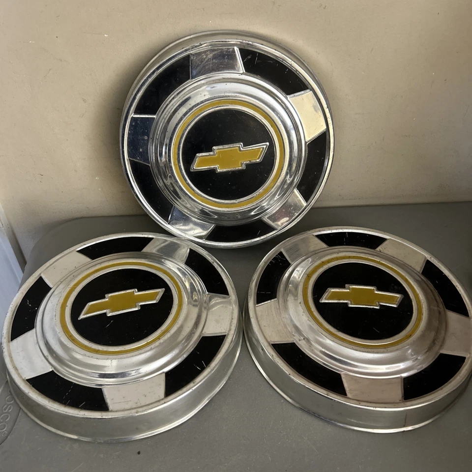 Lote de 3 tapacubos centrales para camioneta Chevy K10 C10 1973-87 1/2 tonelada plato para perros angustia Foto 1 de 4