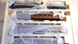 HORNBY R2373M OO GAUGE - SILVER FOX LIMITED EDITION TRAIN PACK - Picture 1 of 10