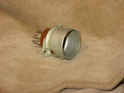 Enchufe de tubo de 7 pines para escudo, montaje en PC, Foto 1 de 4