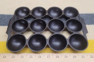 Vintage Griswold Brownie / Cake Cast Iron Pan / Golf Ball #9 - 947 - Picture 1 of 5