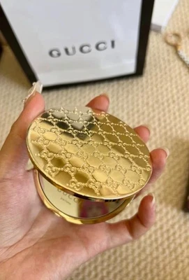 Gucci Espejo Compacto Complementario en Dorado con Caja Auténtico Foto 1 de 4