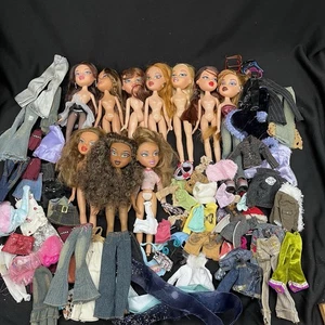 Y2K Bratz Puppen & Kleidung Paket 10 Puppen 100 Kleidung Sonnenbrillen - Bild 1 von 15