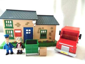 POSTMAN PAT AND MRS GOGGINS WITH GREENDALE POST OFFICE & ROYAL MAIL VAN - Picture 1 of 8