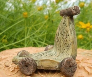 * Scooter de hojas * Jardín de hadas en miniatura 1,5"" de largo 1,75"" de alto - Imagen 1 de 1