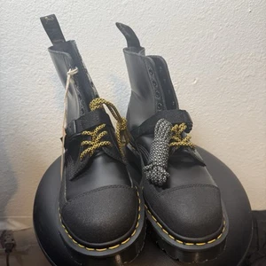 Botas con cordones de cuero Dr Martens raras UK9 US 10 1460 BEX TECH HECHAS EN INGLATERRA - Imagen 1 de 11