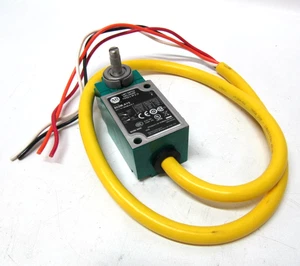 Allen-Bradley Pre-Wired Limited Switch Cat.802M-AY5 Ser F - Picture 1 of 6