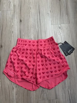 NUEVO CON ETIQUETAS Lululemon Disney Hotty Hot Pantalones Cortos de tiro alto 4" Rosa Mickey Mouse Talla 4 DYCP Foto 1 de 4