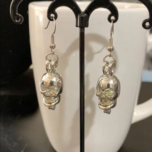 Skull Earrings - Picture 1 of 7