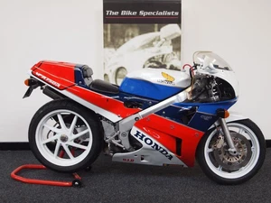 Honda RC30 RVF STUNNING ORIGINAL CONDITION - Picture 1 of 9